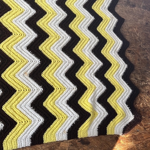 Vintage Afghan handmade blanket - Picture 3 of 3